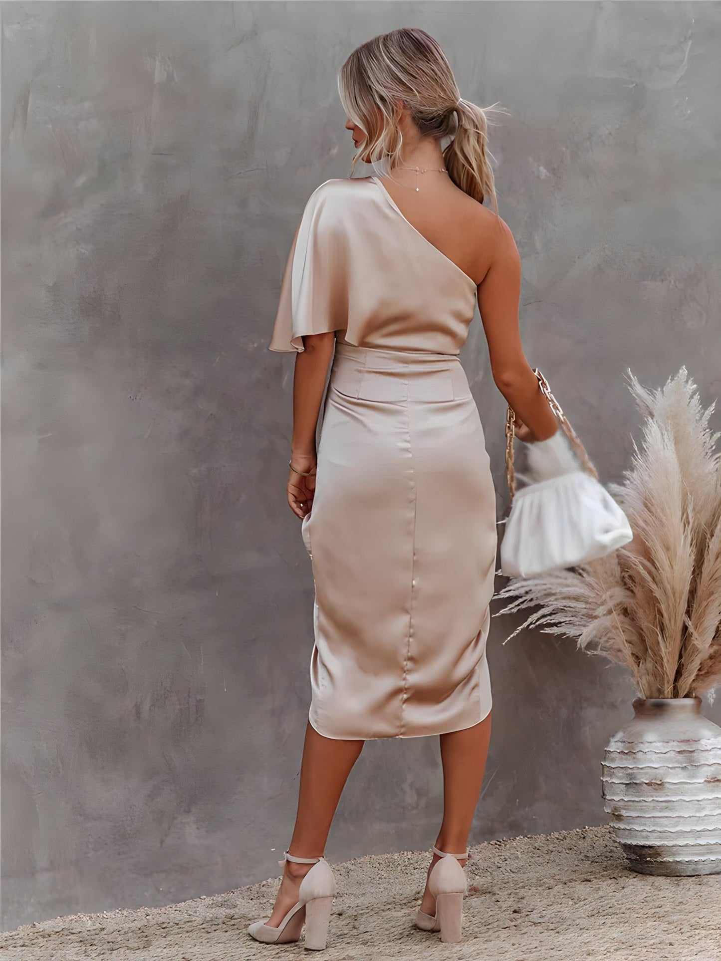 Sophie – Elegantes Abendkleid mit One-Shoulder-Design
