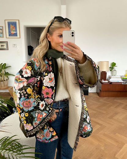 ColorCascade™ – Stylische Jacke für die kommende Saison